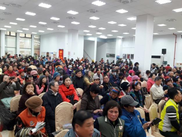 本區公所舉辦「揮毫迎新春，瑞犬兆豐年活動」現場人山人海。