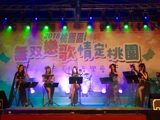 無双樂團是台灣首個女子跨界國樂樂團。