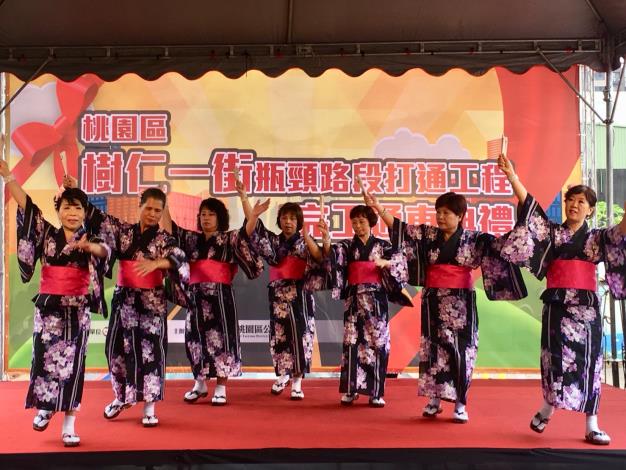 慶祝樹仁一街打通，現場由社區帶來優美的日本舞蹈。