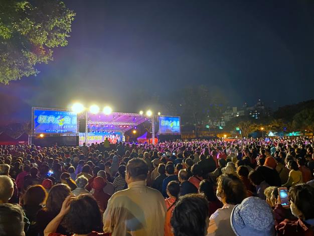 桃園區公所在陽明公園舉辦「109年度多元藝術系列活動-金曲演唱會」。