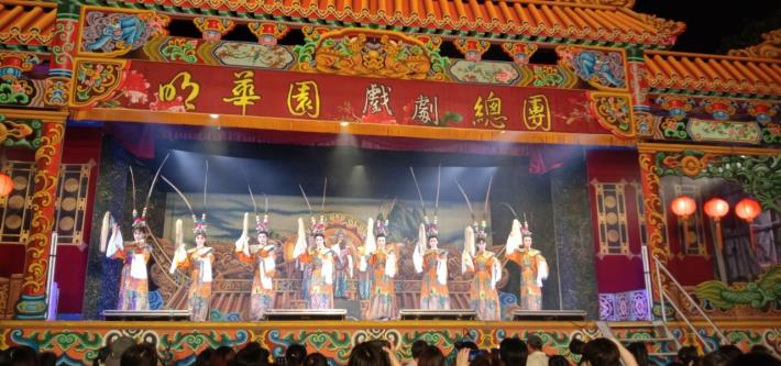 明華園戲劇總團演出《蓬萊大仙》。||