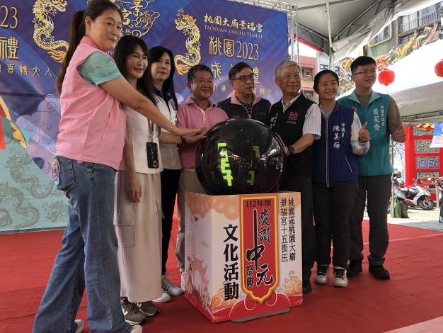 許敏松區長與貴賓合影。