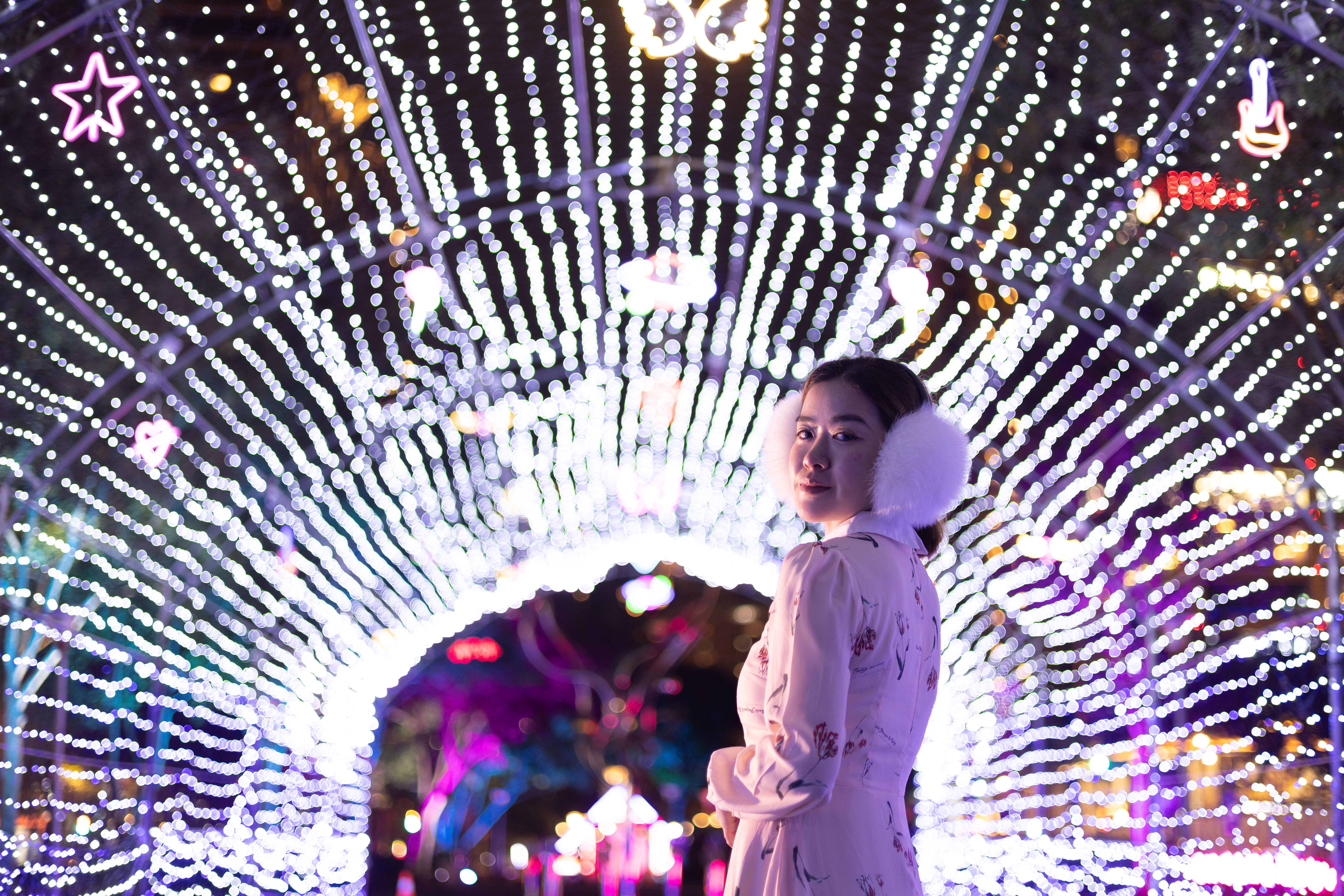 浪漫迷人的《光影戀曲廊道》,透過光影交織與變幻,譜寫一首浪漫唯美的戀曲。