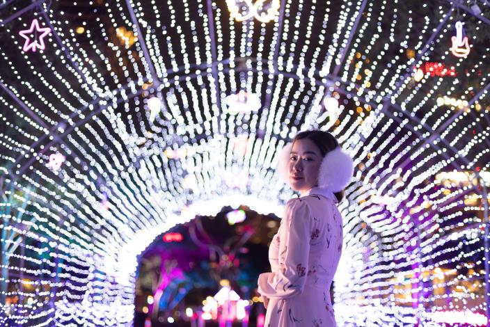 浪漫迷人的《光影戀曲廊道》，透過光影交織與變幻，譜寫一首浪漫唯美的戀曲。