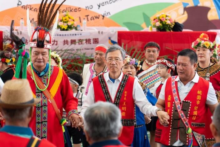 王副市長齊跳大會舞
