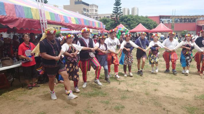 卑南族族人舞蹈表演