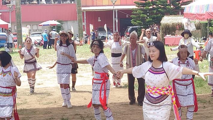太魯閣族人舞蹈表演