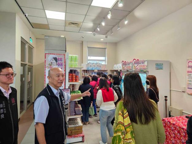 LINE_ALBUM_113年11月7日臺中市政府社會局至本公所進行實物銀行業務交流_241112_59
