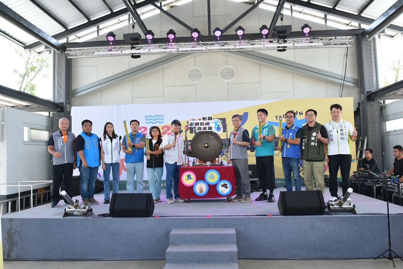 113.8.31街藝敲鑼開幕