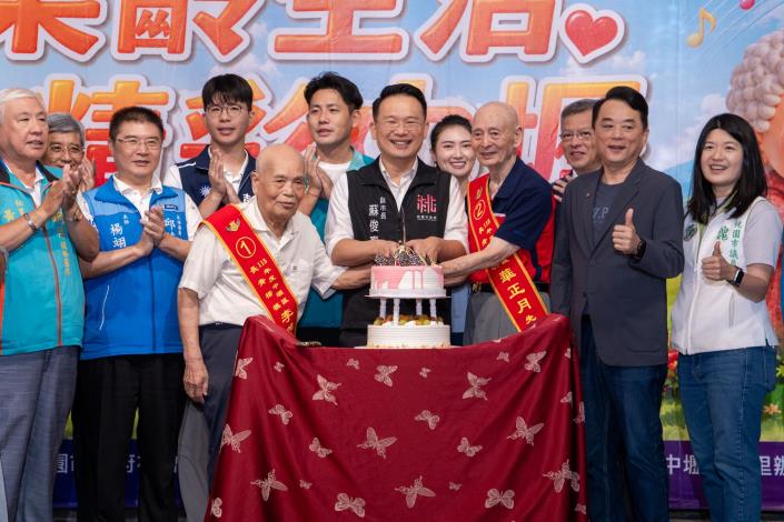 重陽敬老表揚切蛋糕