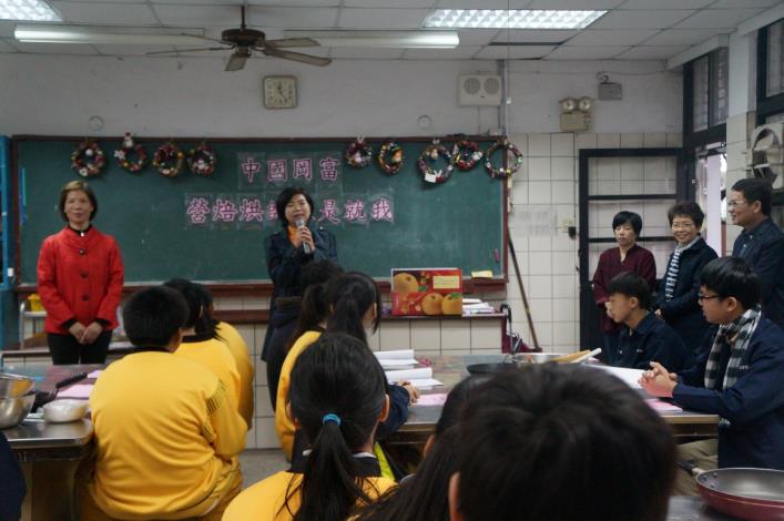 陳麗玲 律師向學生致詞