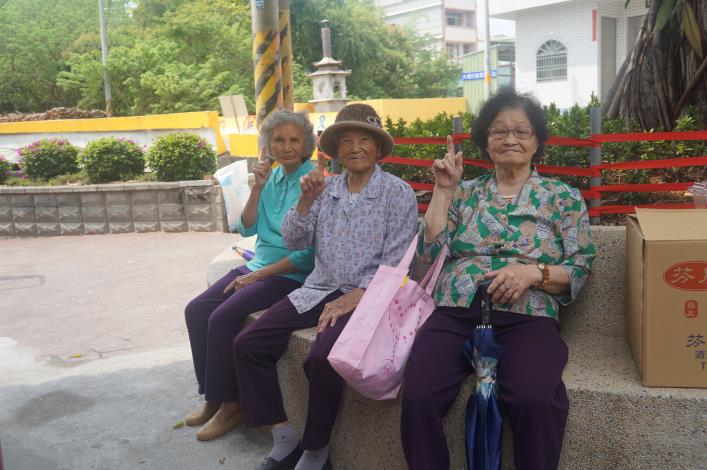 高齡90多歲的阿媽,每天都快樂的到社區參與活動