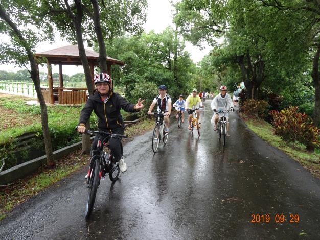羅區長帶領大家一同體驗楊梅休區腳踏車之旅