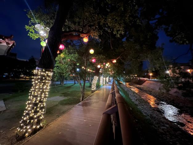 中山親水公園街景藝術裝置，增添節慶氛圍，讓人期待一年一度的楊梅盛事!