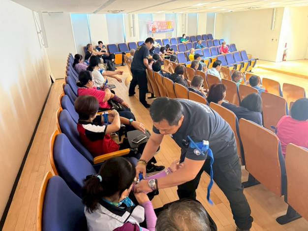 LINE_ALBUM_1150423里鄰長班疏散撤離教育訓練_260423_15