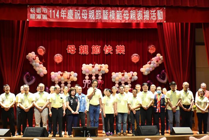 鄧區長與本區各里長致詞