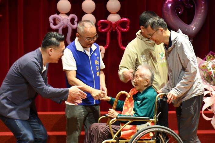 最年長模範母親