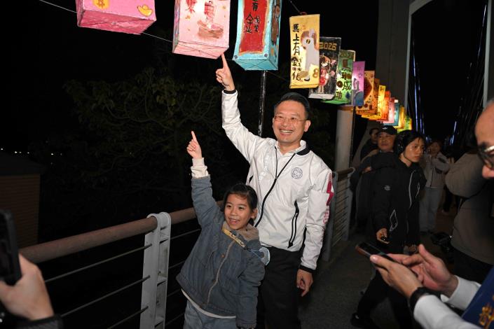 蘇副市長與小朋友合影