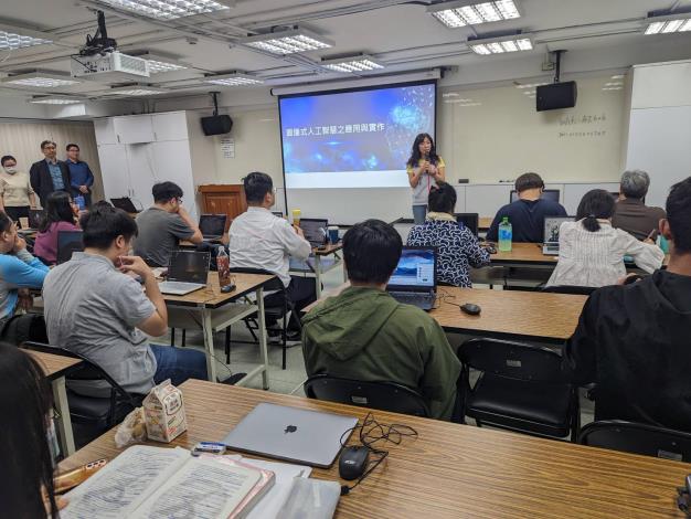 青年局侯佳齡局長至課程勉勵學員