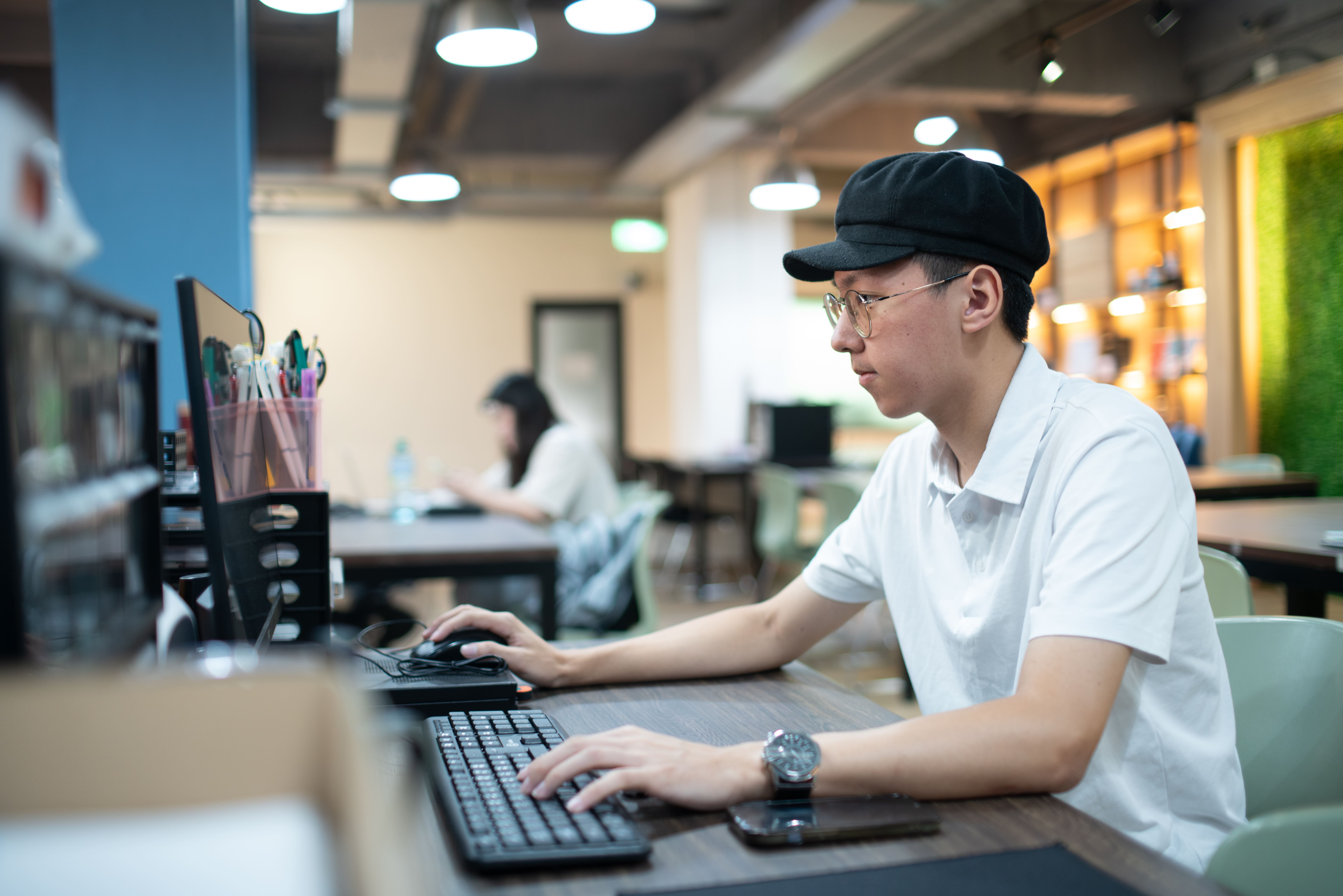 桃園青年局青創基地提供完善創業空間，讓有意創業青年專注於開展創業夢想