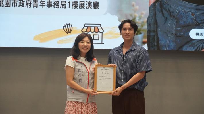 04侯佳齡局長頒發感謝狀予拿拿摳