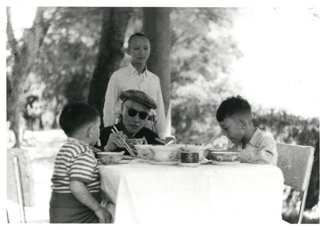 蔣總統與家人用餐