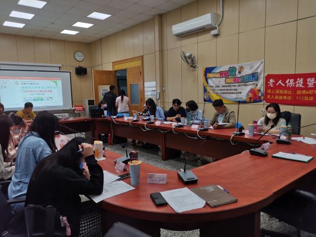 LINE_ALBUM_1131101社安網會議_241101_104