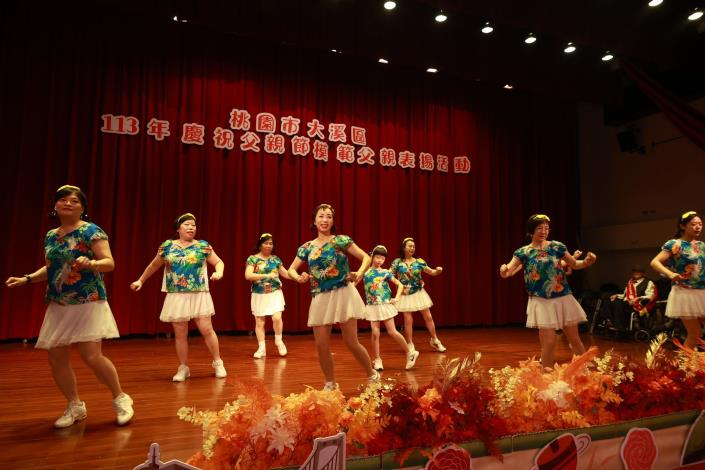 美麗的表演團隊