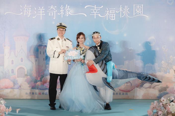 市長與新人合照02