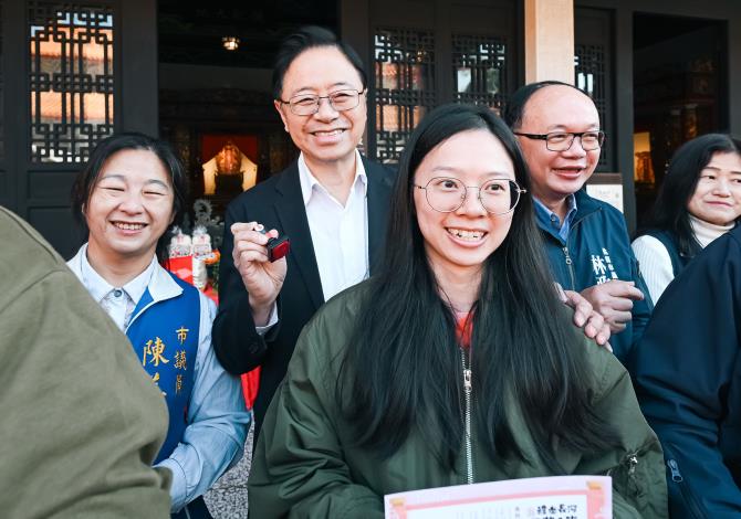 2025桃園孔廟祈福系列活動禮樂長河圓夢未來-啟動儀式-市長與學子合影