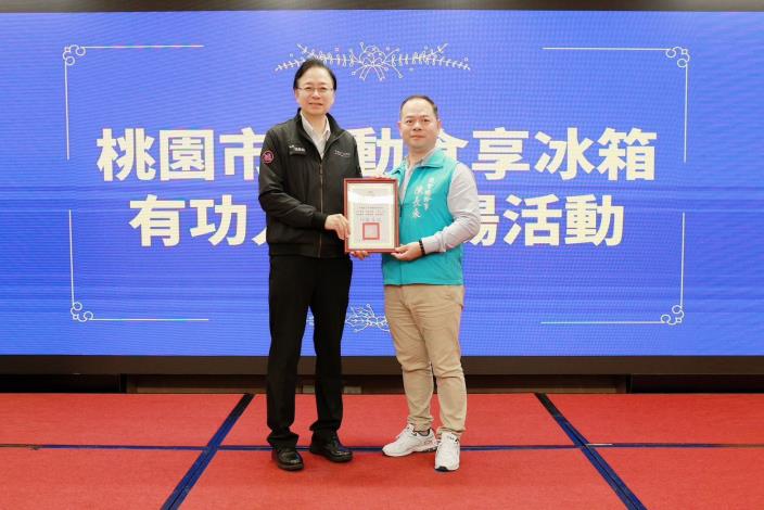 受獎者與市長合照