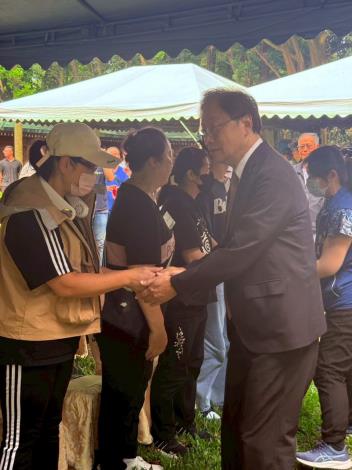 忠烈祠秋祭-市長慰問烈士家屬