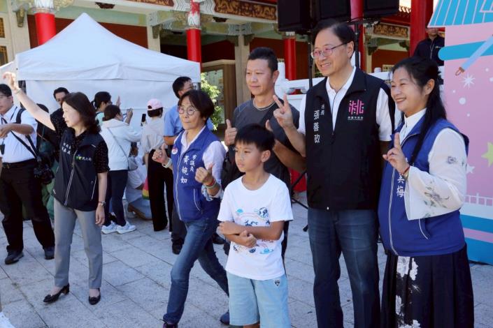 市長與民眾合影